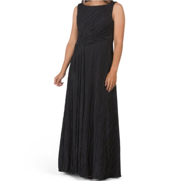 KAY UNGER Contessa Plisse Boat Neck V-Back Sleeveless A-Line Gown Dress, Black - Picture 4 of 4
